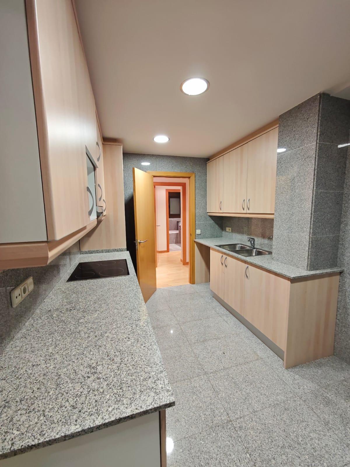 Piso de alquiler en Andorra la Vella, 3 habitaciones, 120 metros